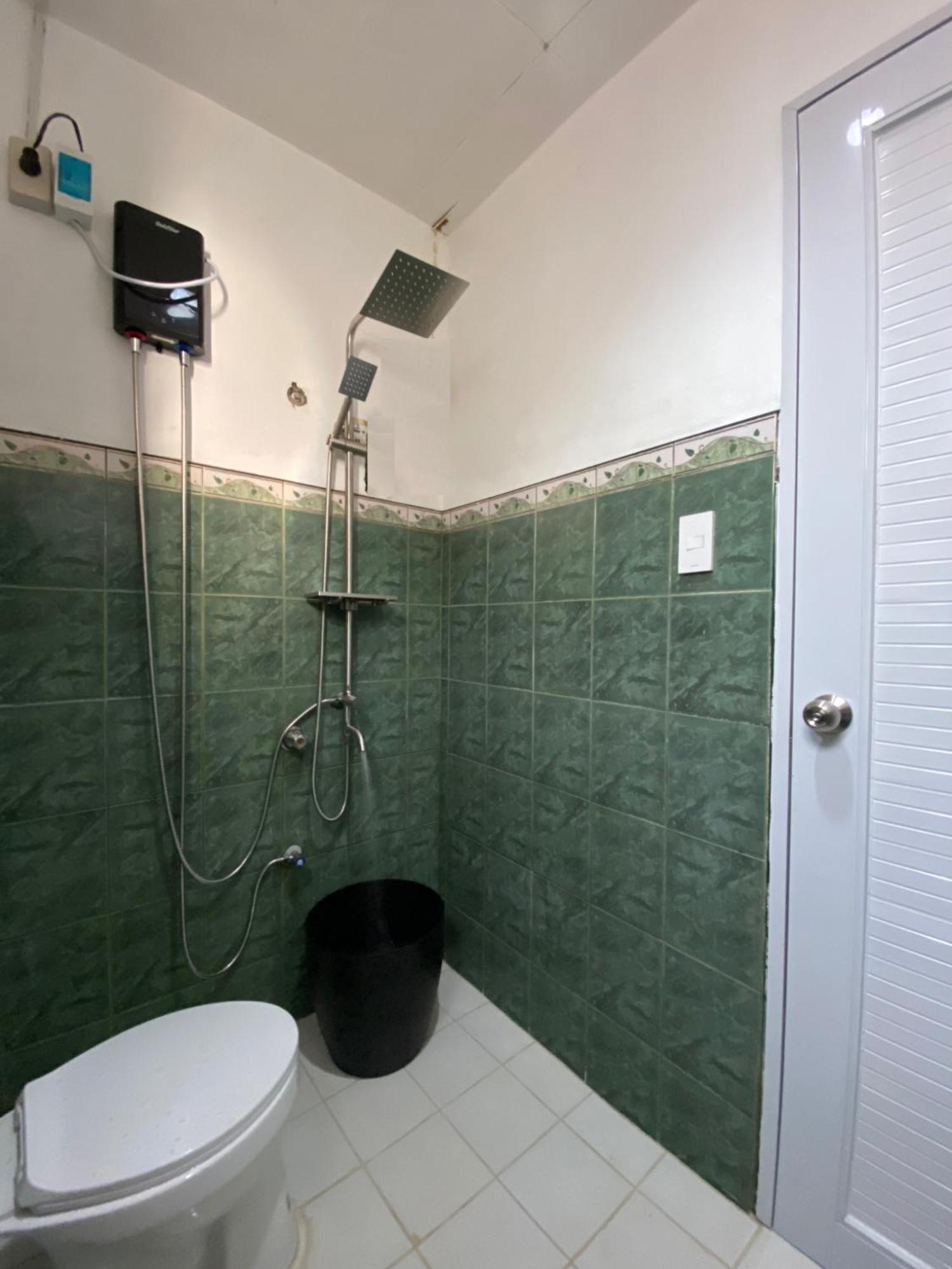 Can Accommodate Up To 10 Guest Near Virac Airport Exterior foto